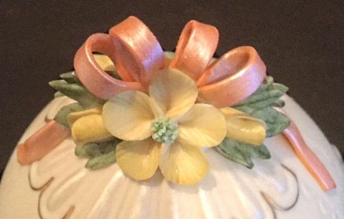 1985 CYBIS EGG top detail