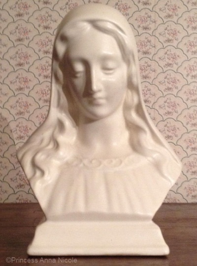 h09-terrace-ceramics-madonna-from-holland-mold
