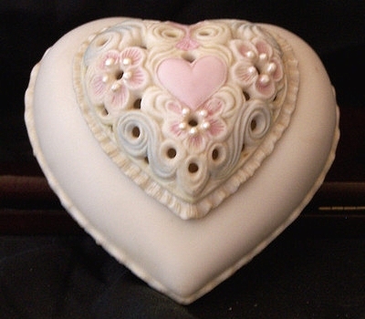 1970s THINKING OF YOU heart box in pastel by Cybis view 1
