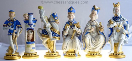 COMMEMORATIVE CHESS SET by Cybis 1979 blue pieces
