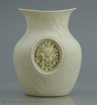 DAISY VASE by Cybis