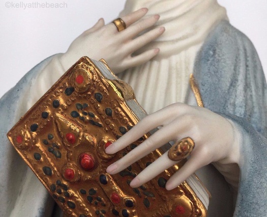 Eleanor of Aquitaine made with two rings