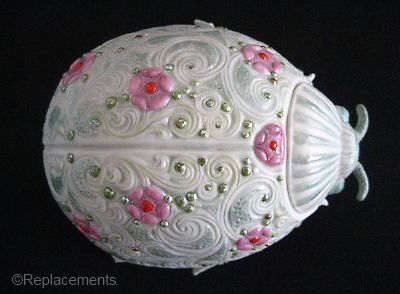 ladybug-duchess-of-seven-rosettes-by-cybis-view-2