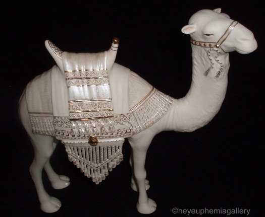 NATIVITY CAMEL I in white and gold by Cybis