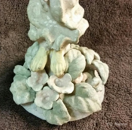 Violinist base detail